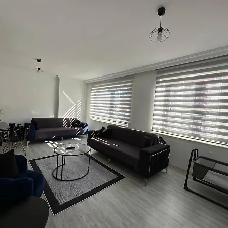 Central Apartment Suitable For Large Families, 20 Minutes To The Beach